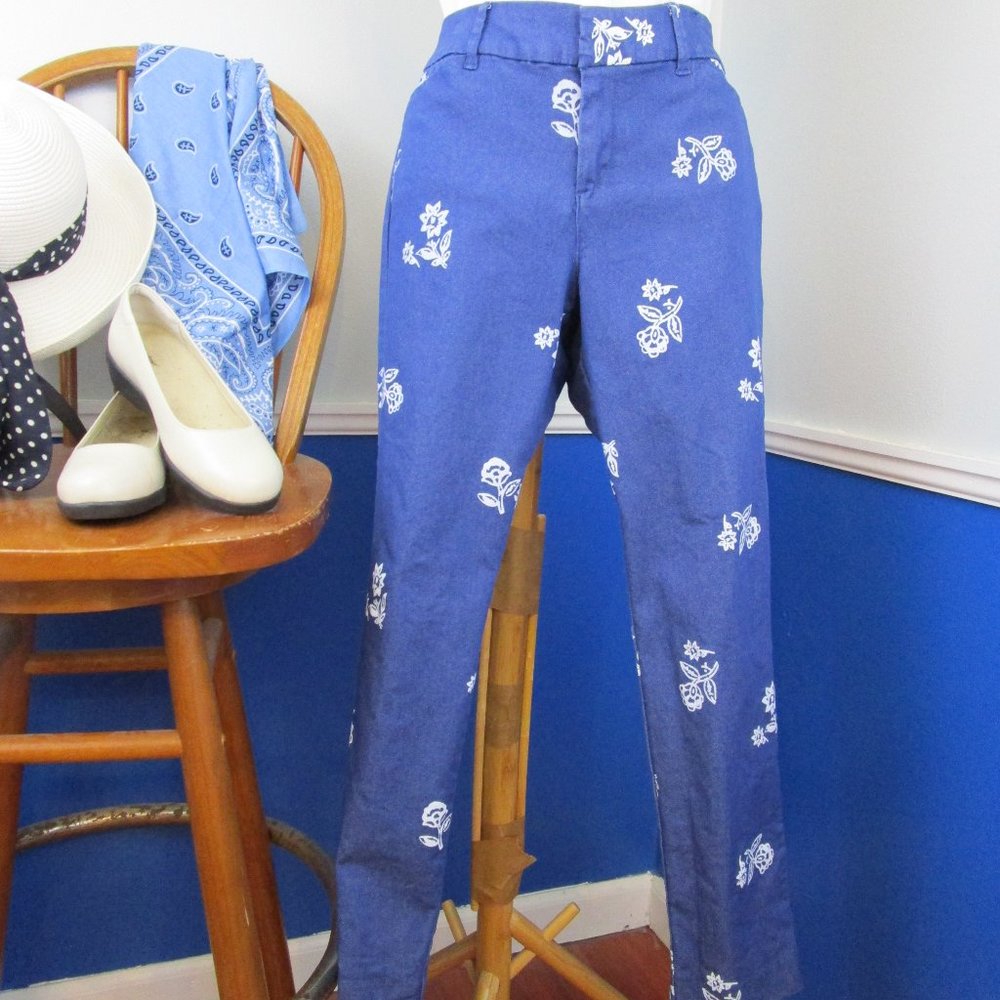 Old Navy Blue and White Floral Cropped Pants